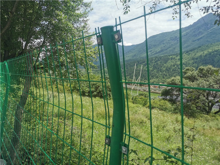 自然保護區(qū)建設(shè)管護用鐵絲網(wǎng)圍欄