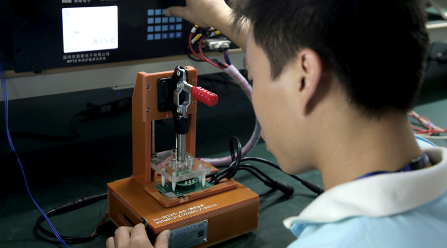 源碼匠心良品，點亮智慧之路——深圳源碼太陽能智慧路燈