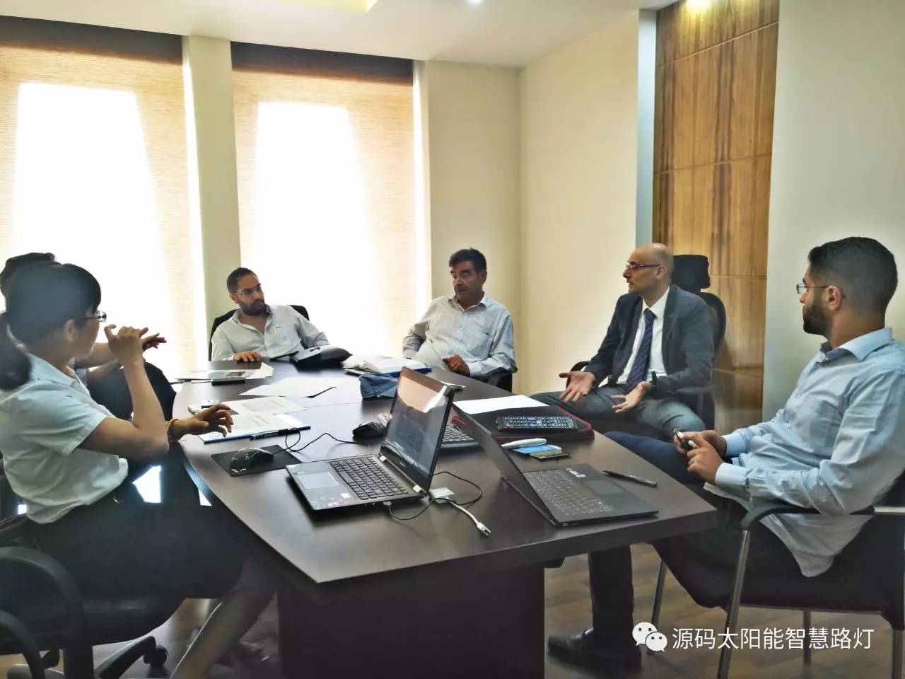 太陽能路燈，太陽能平板燈，光伏產(chǎn)業(yè)，綠色節(jié)能，太陽能路燈廠家