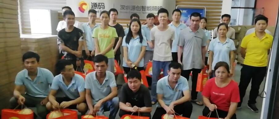 喜逢中秋加國慶，月圓家圓就團圓