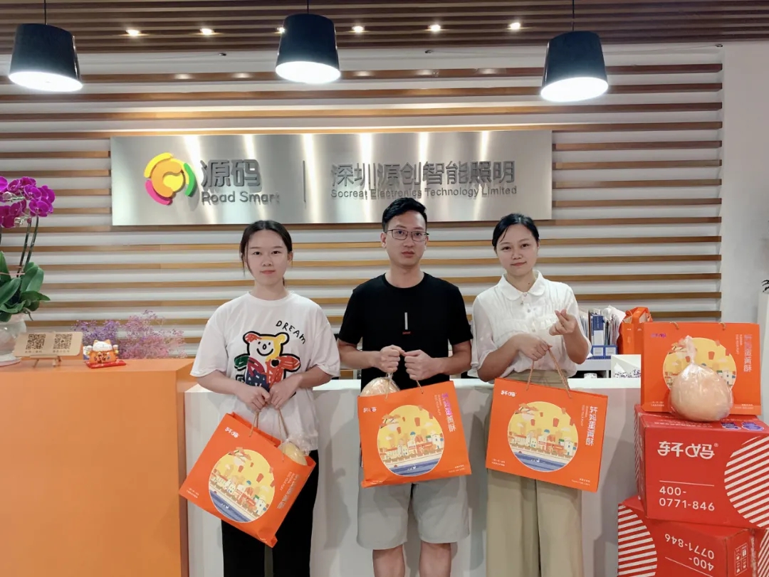 喜逢中秋加國慶，月圓家圓就團(tuán)圓