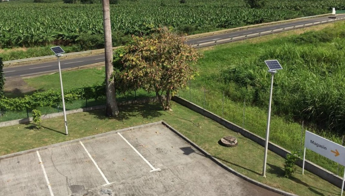 太陽能路燈亮燈時(shí)長如何調(diào)整？