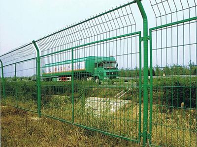 公路護(hù)欄網(wǎng)